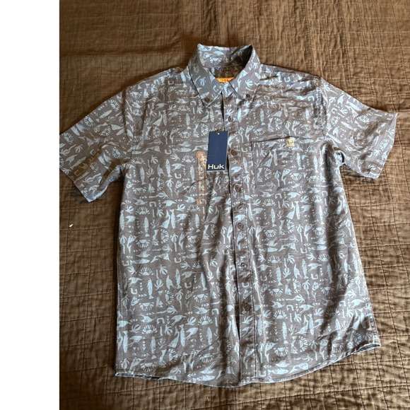 Huk Fishing Shirt Button‎ Up Short Sleeve Moisture Wicking Small - Picture 1 of 6